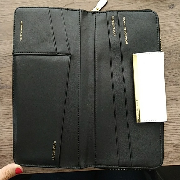 Sadie bcbg traveling wallet - Picture 2 of 4